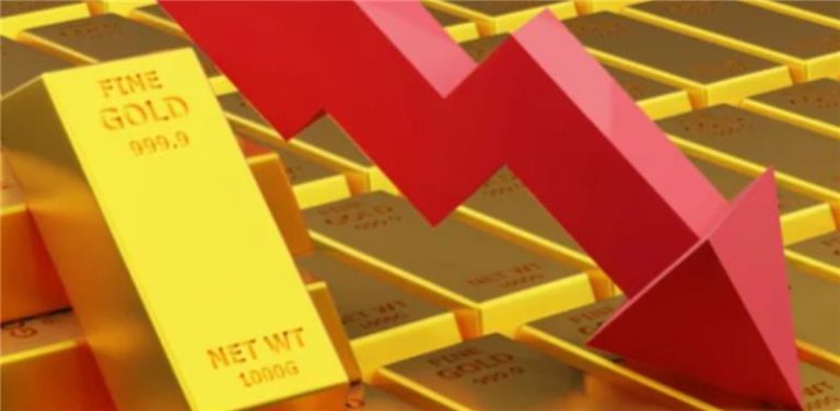 Gold Struggles Below $3,300 as Fed Rate Cut Hopes Dim Ahead of FOMC Minutes
