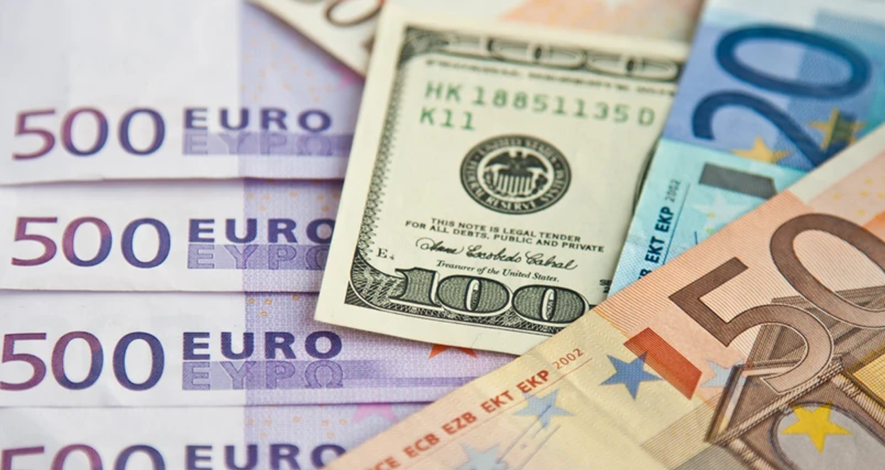EUR/USD edges higher as US shutdown concerns pressure the Dollar