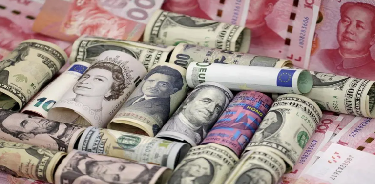 Japanese Yen Slides Amid Political Unrest and Global Risk Rally