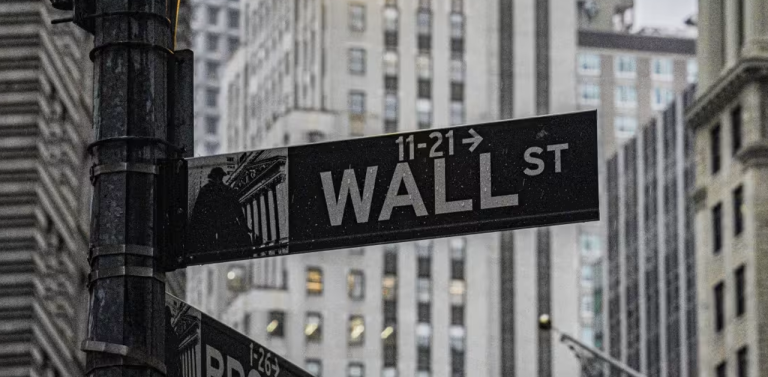 Stocks Fall Amid Warnings from Top Bank CEO