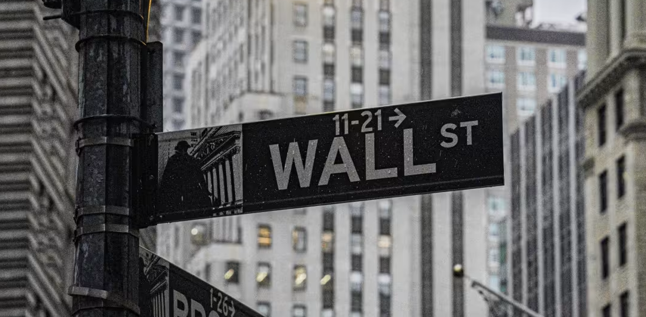 Stocks Fall Amid Warnings from Top Bank CEO