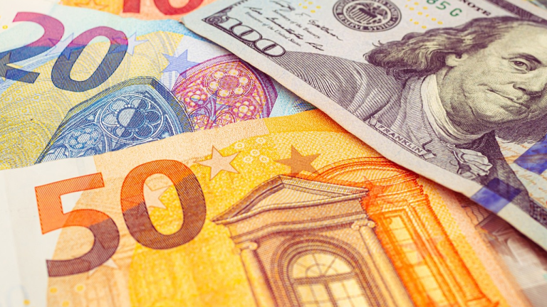 EUR/USD Falls as Strong US Jobs Data Dents Fed Cut Hopes