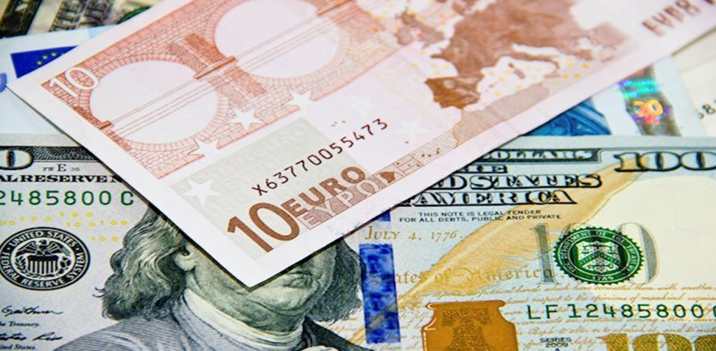 EUR/USD Climbs Near 1.1800 as US Tariff Uncertainty Pressures Dollar