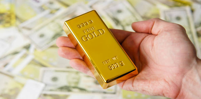 Gold Price Consolidates Below $5,000 After Hawkish FOMC Minutes
