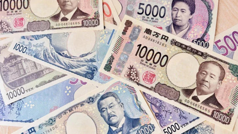 Japanese Yen Strengthens as USD/JPY Extends Losses